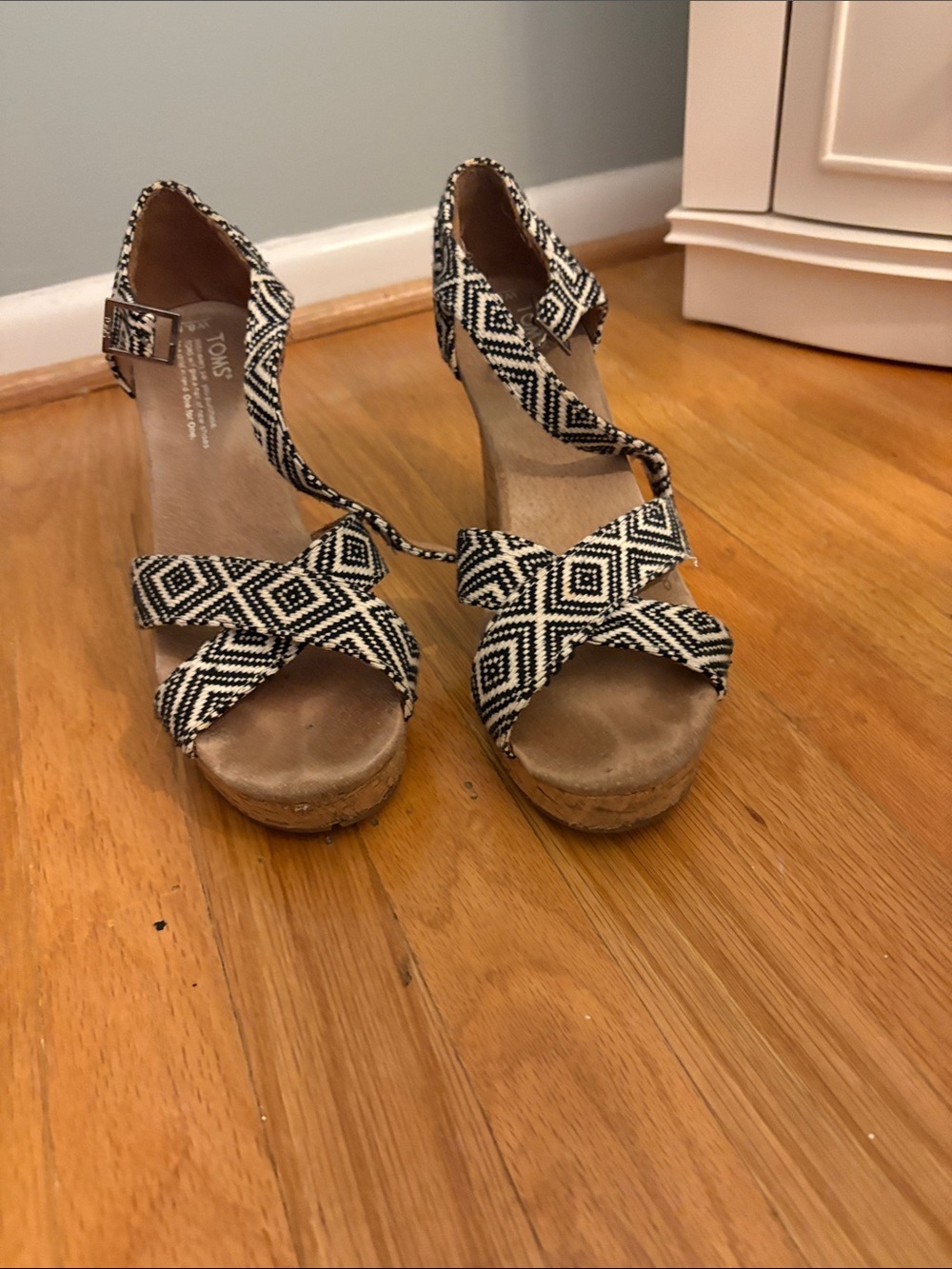 Tom’s Wedge Sandals size 8.5